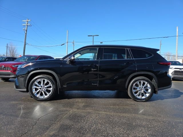 Used 2023 Toyota Highlander Limited image 4