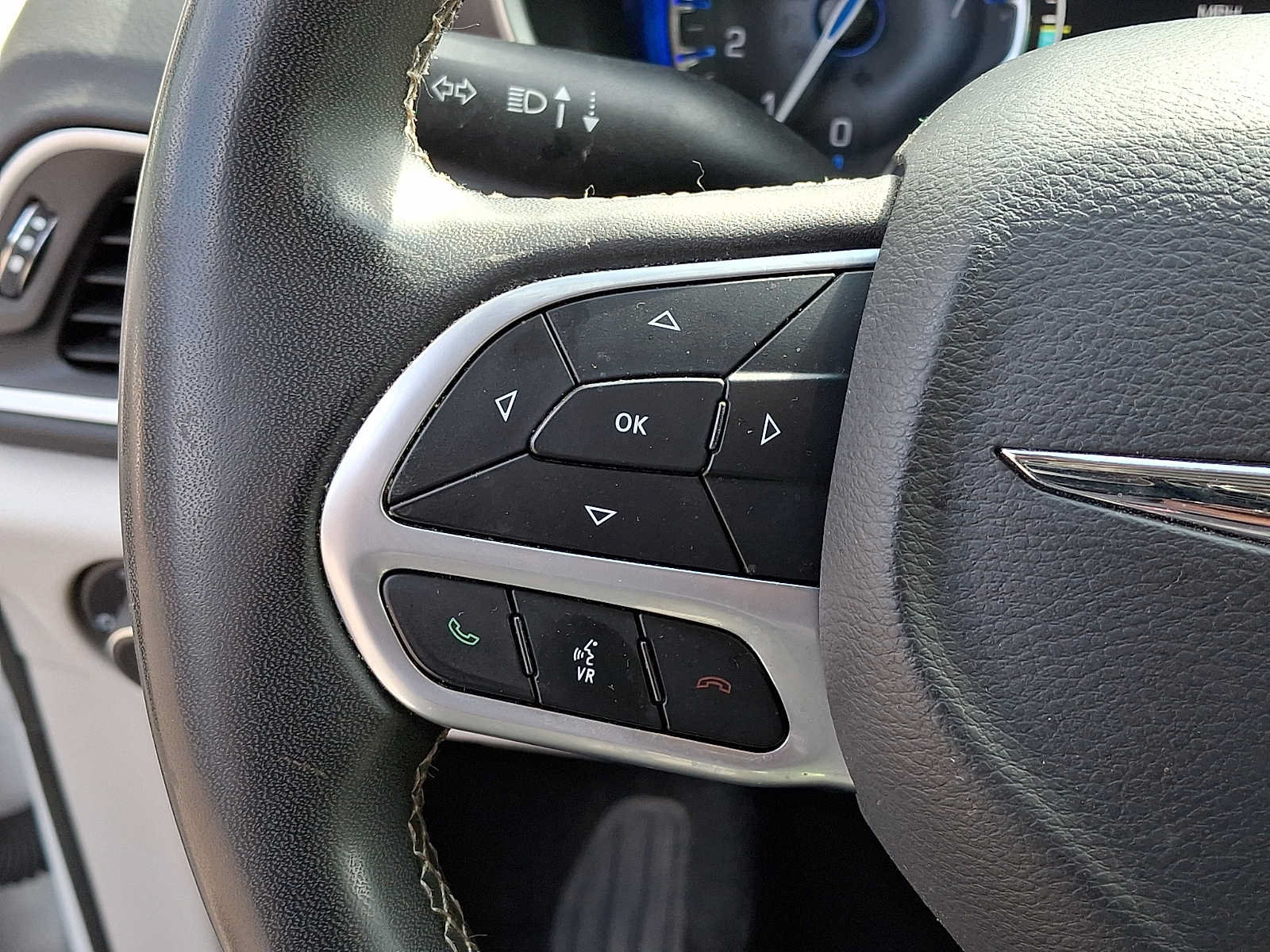 Certified 2023 Chrysler Pacifica Touring-L FWD image 24