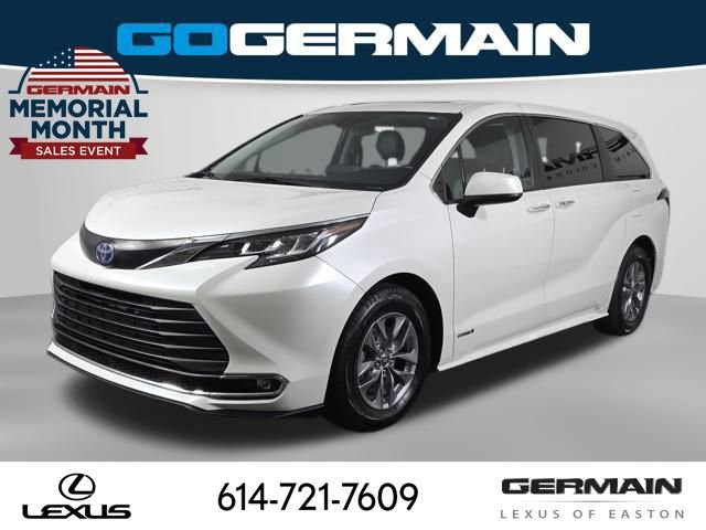Used 2021 Toyota Sienna XLE FWD image 1