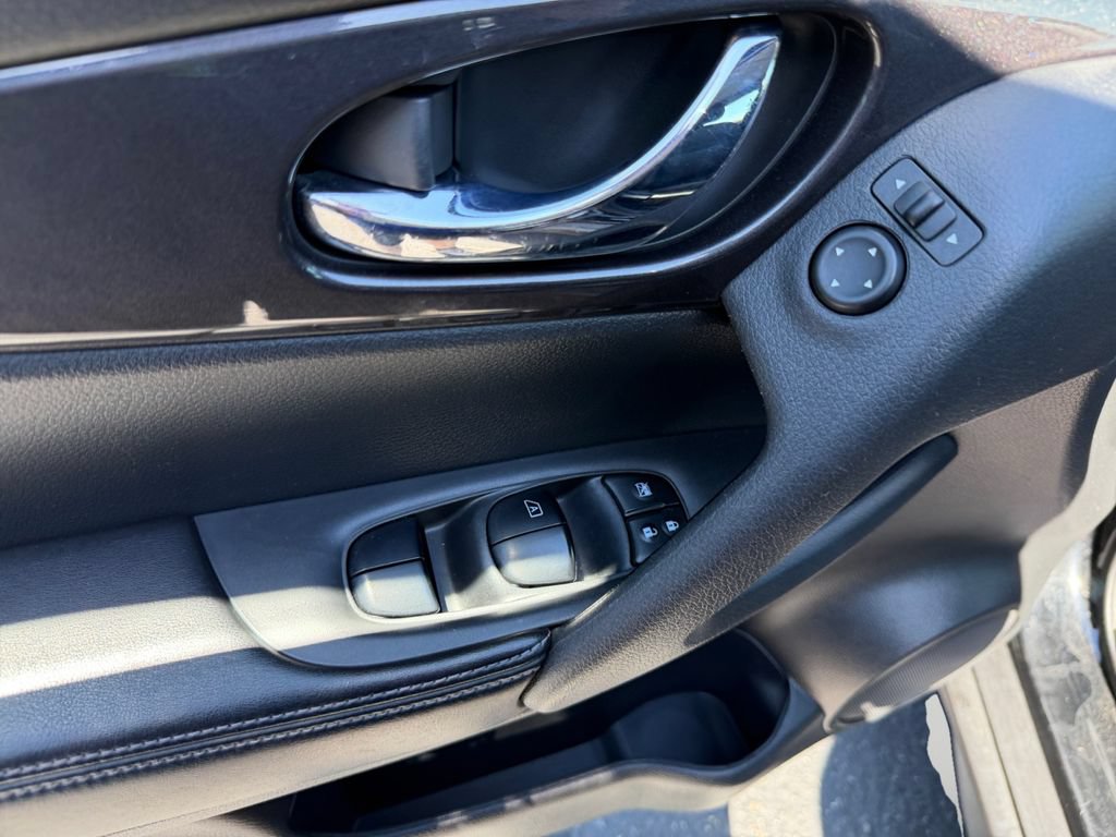 Used 2018 Nissan Rogue S AWD/4WD image 20