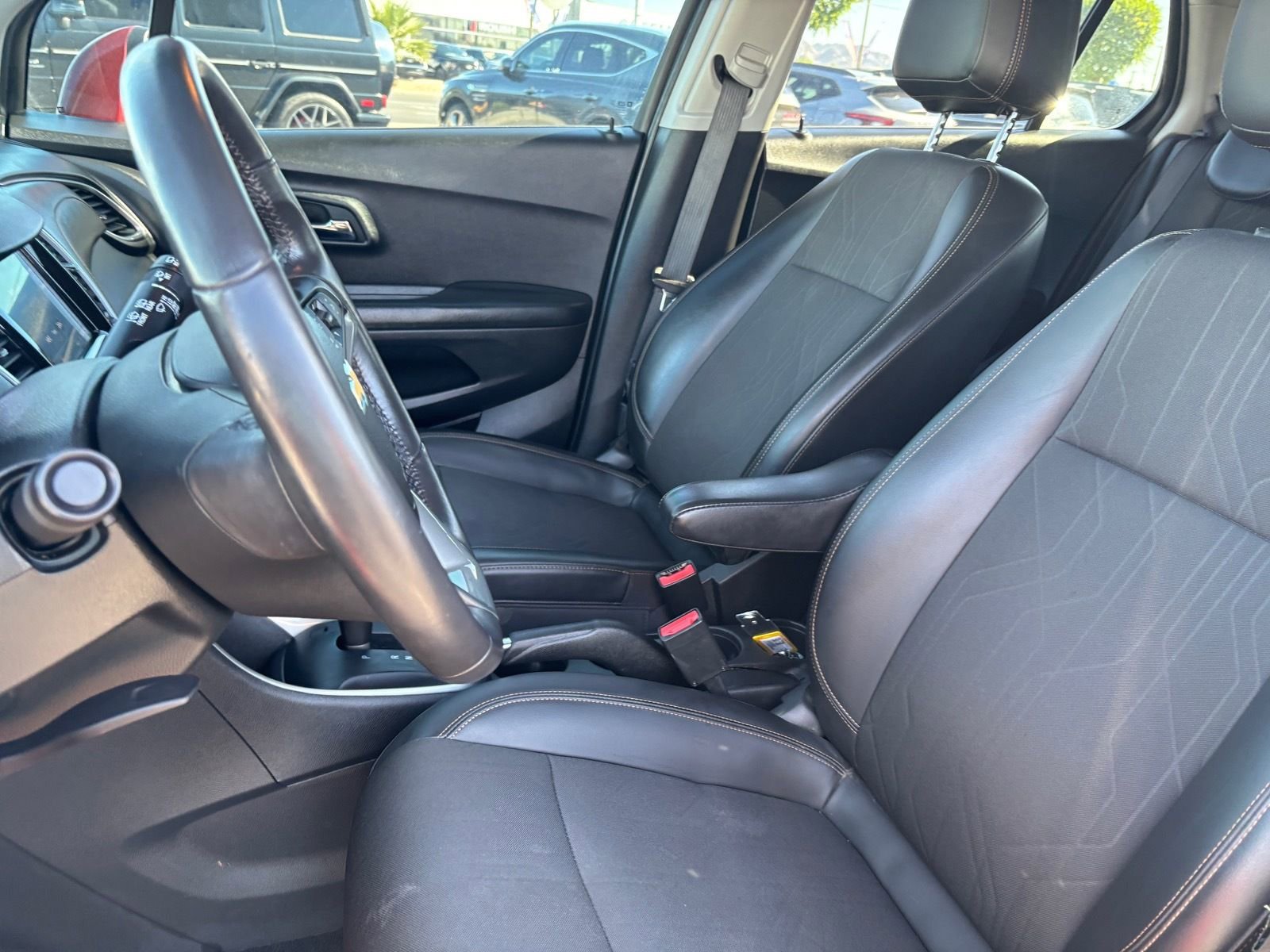 Used 2022 Chevrolet Trax LT w/ LT Convenience Package image 22