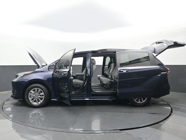Used 2026 Toyota Sienna XLE AWD/4WD image 34