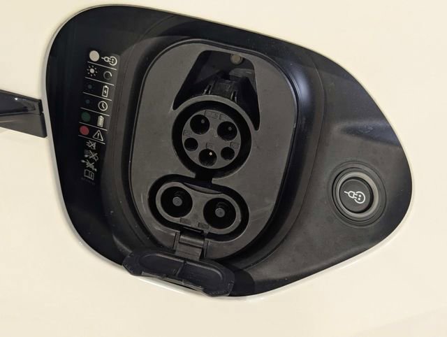 Certified 2023 Porsche Taycan 4S image 16