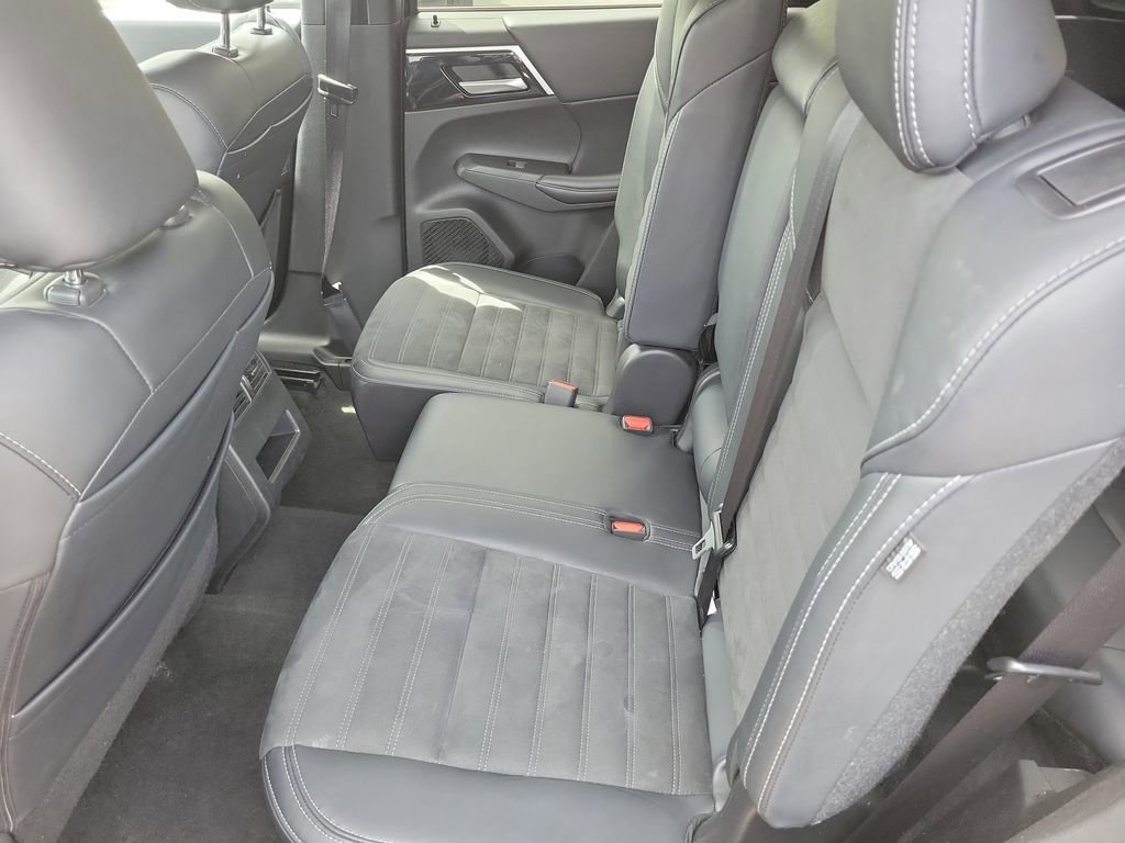 Used 2024 Mitsubishi Outlander SE AWD/4WD image 15