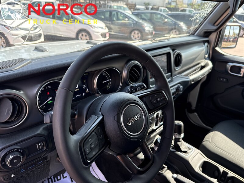 Used 2023 Jeep Wrangler Unlimited w/ Cold Weather Group AWD/4WD image 15
