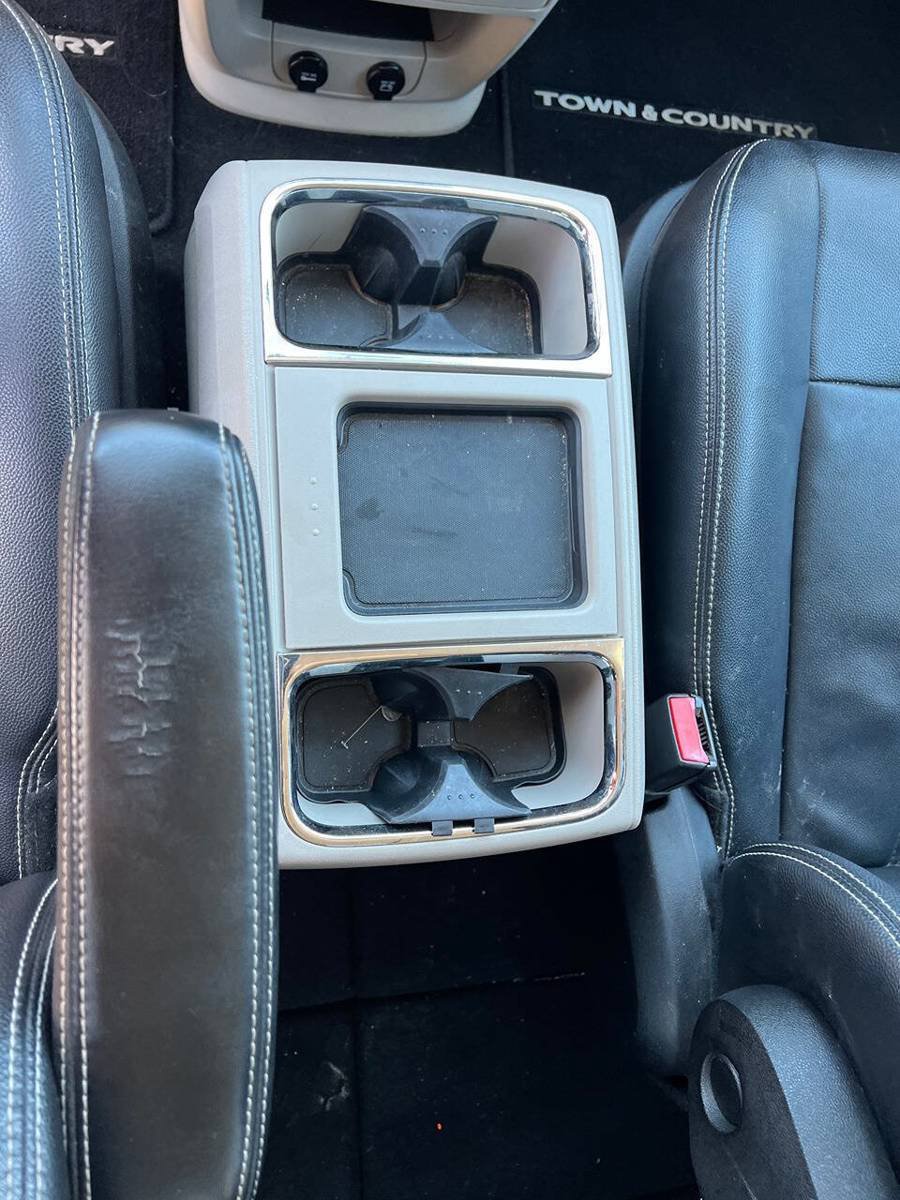 Used 2014 Chrysler Town & Country Touring FWD image 7