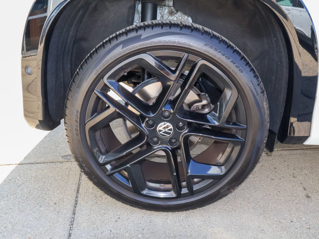 Used 2025 Volkswagen Tiguan SE R-Line AWD/4WD image 9