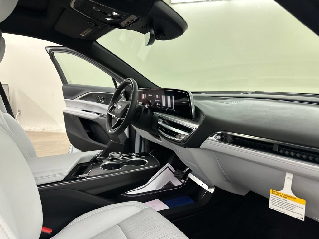 New 2026 Cadillac Lyriq Luxury AWD/4WD image 17