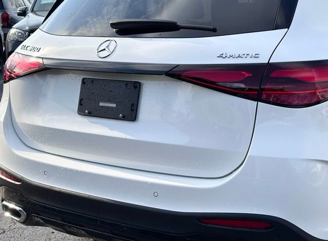 Used 2025 Mercedes-Benz GLC 300 4MATIC image 13