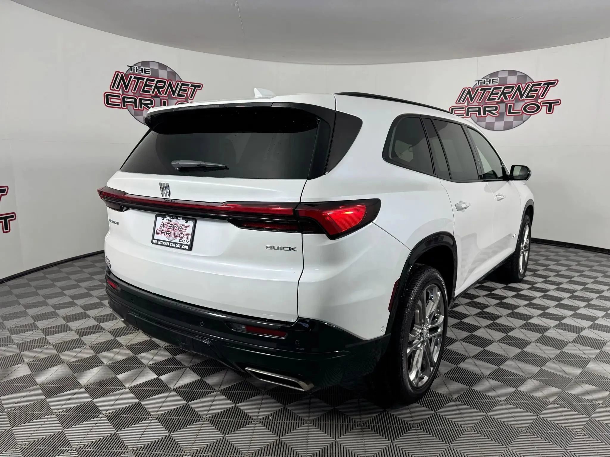 Used 2025 Buick Enclave Sport Touring w/ Super Cruise Package FWD image 2