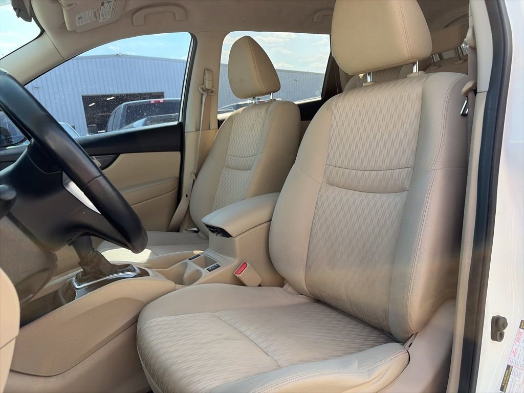 Used 2017 Nissan Rogue SV image 12