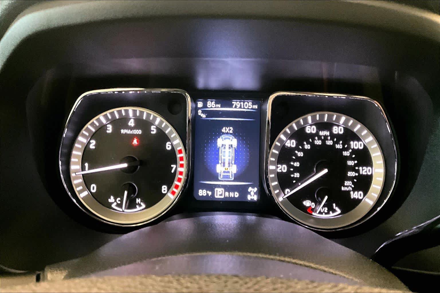 Used 2018 Nissan Titan SV w/ SV Convenience Package AWD/4WD image 24