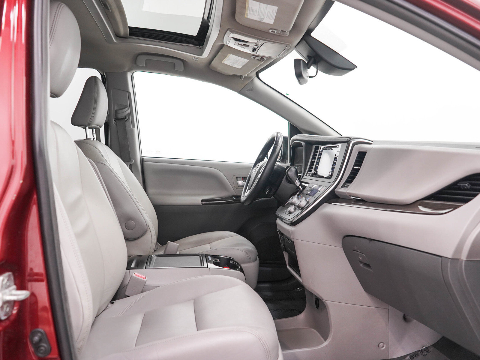 Used 2019 Toyota Sienna XLE FWD image 13