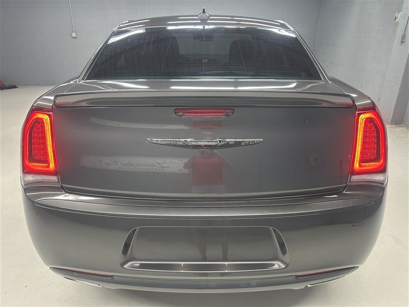 Used 2019 Chrysler 300 Touring w/ Sport Appearance Package RWD image 6