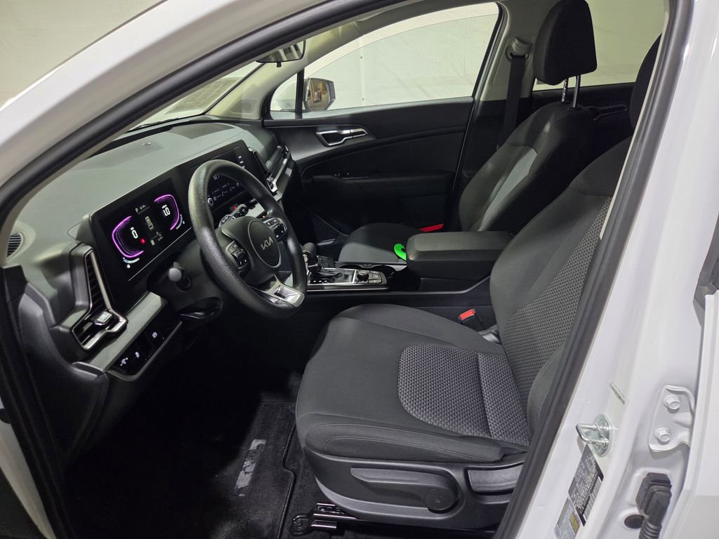 Used 2025 Kia Sportage LX image 10