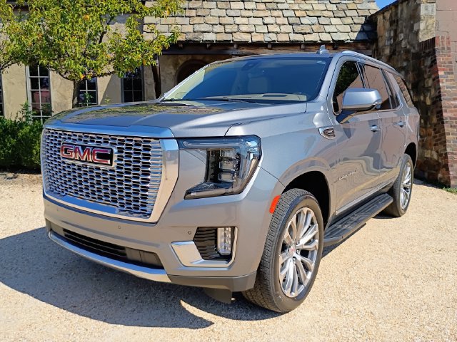 Used 2022 GMC Yukon Denali w/ Advanced Technology Package AWD/4WD image 5