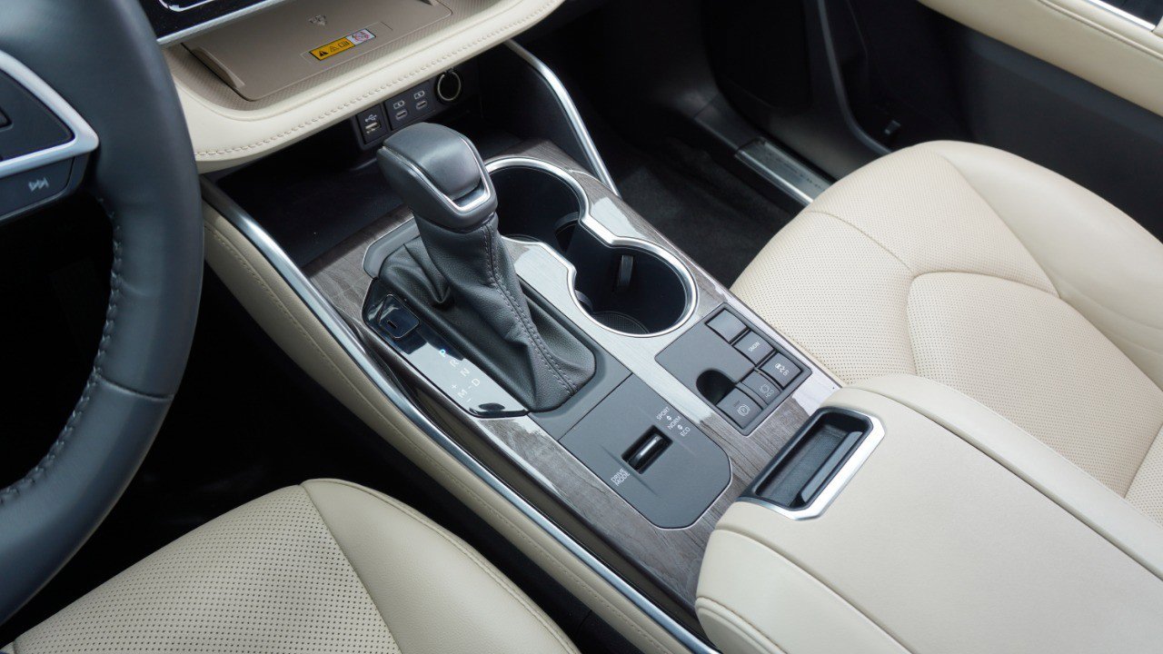 Used 2024 Toyota Highlander Platinum FWD image 19
