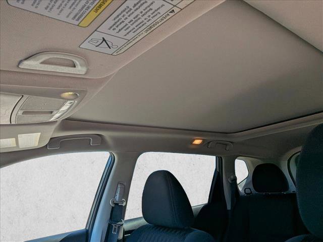 Used 2018 Nissan Rogue SV w/ Premium Package image 12