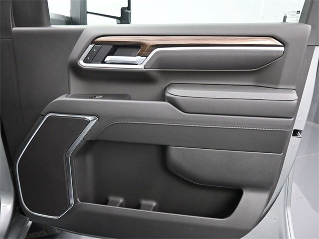 Used 2025 Chevrolet Silverado 2500 LT w/ Texas Edition image 9