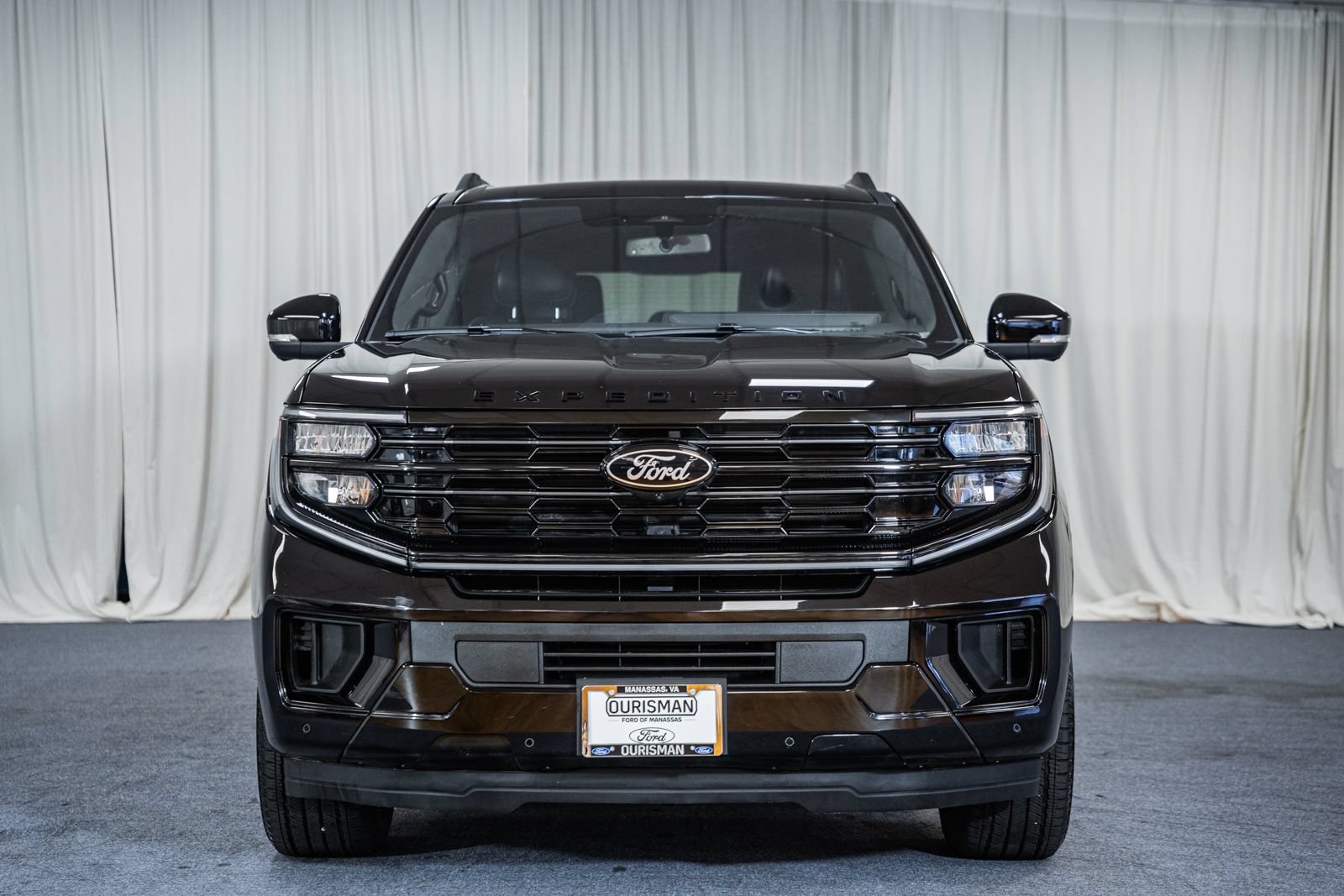 Used 2025 Ford Expedition Max Platinum w/ Stealth Appearance Package AWD/4WD image 2