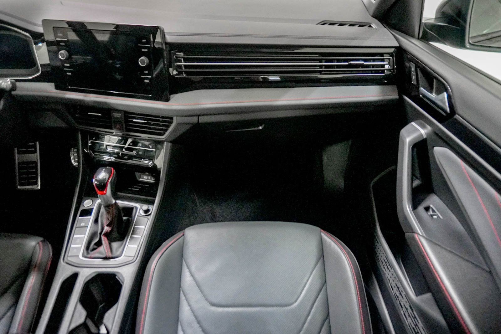 Used 2025 Volkswagen Jetta GLI Autobahn FWD image 29