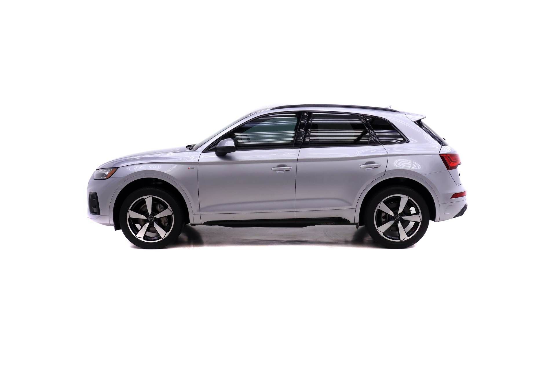 Certified 2023 Audi Q5 2.0T Premium Plus w/ Premium Plus Package AWD/4WD image 3
