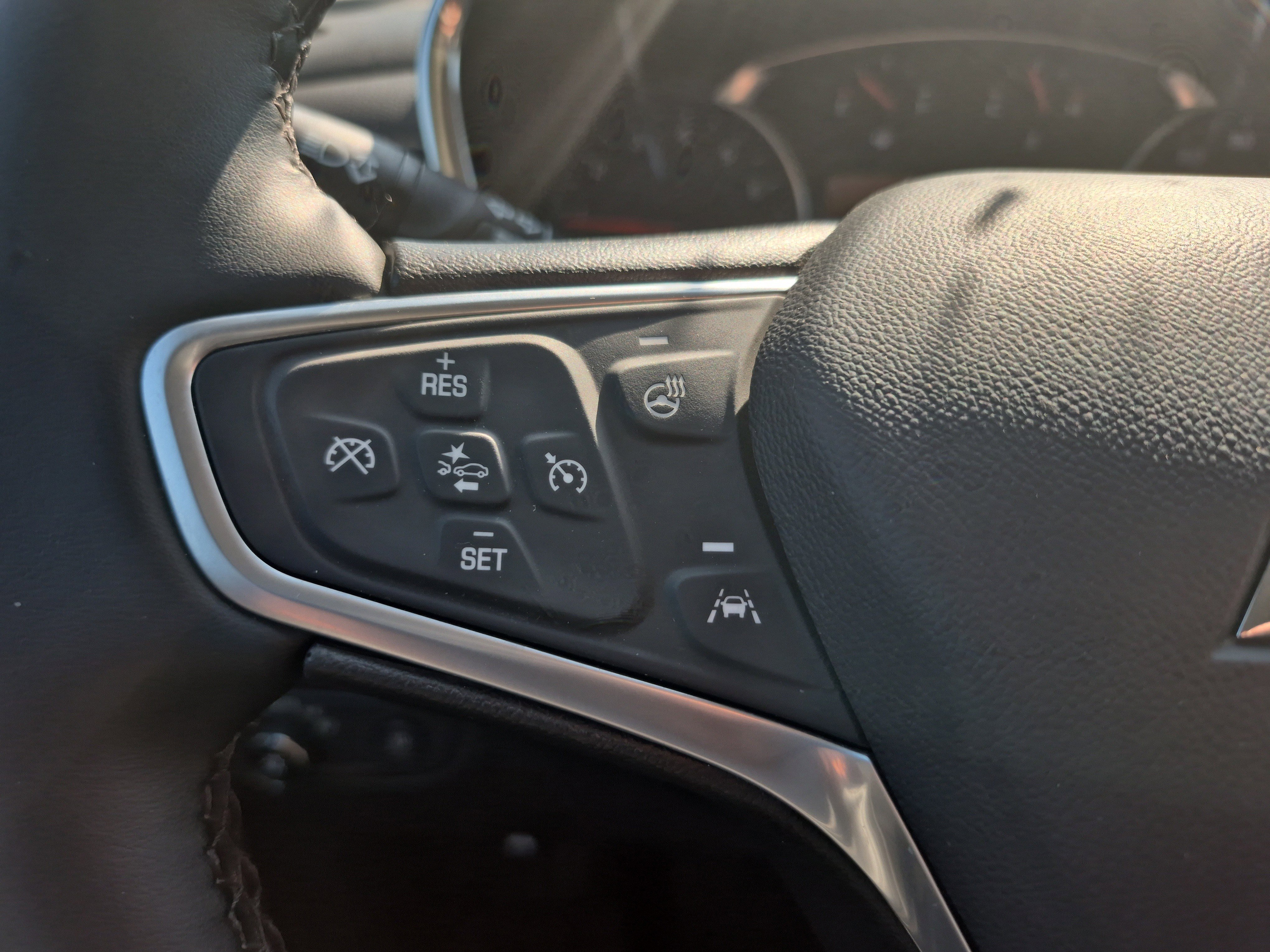 Used 2023 Chevrolet Equinox Premier image 19