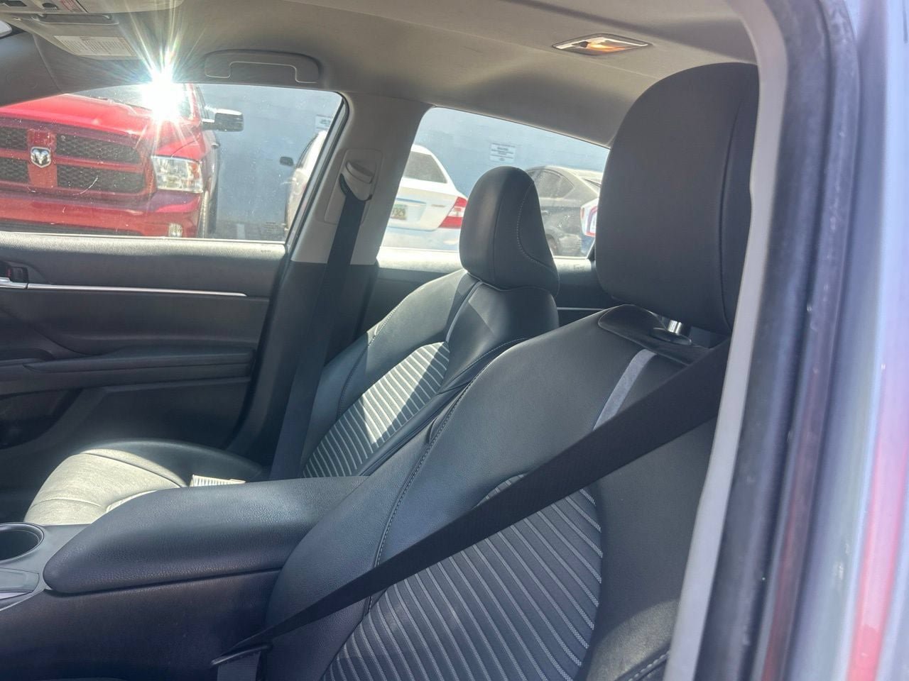 Used 2022 Toyota Camry SE w/ Convenience Package FWD image 7