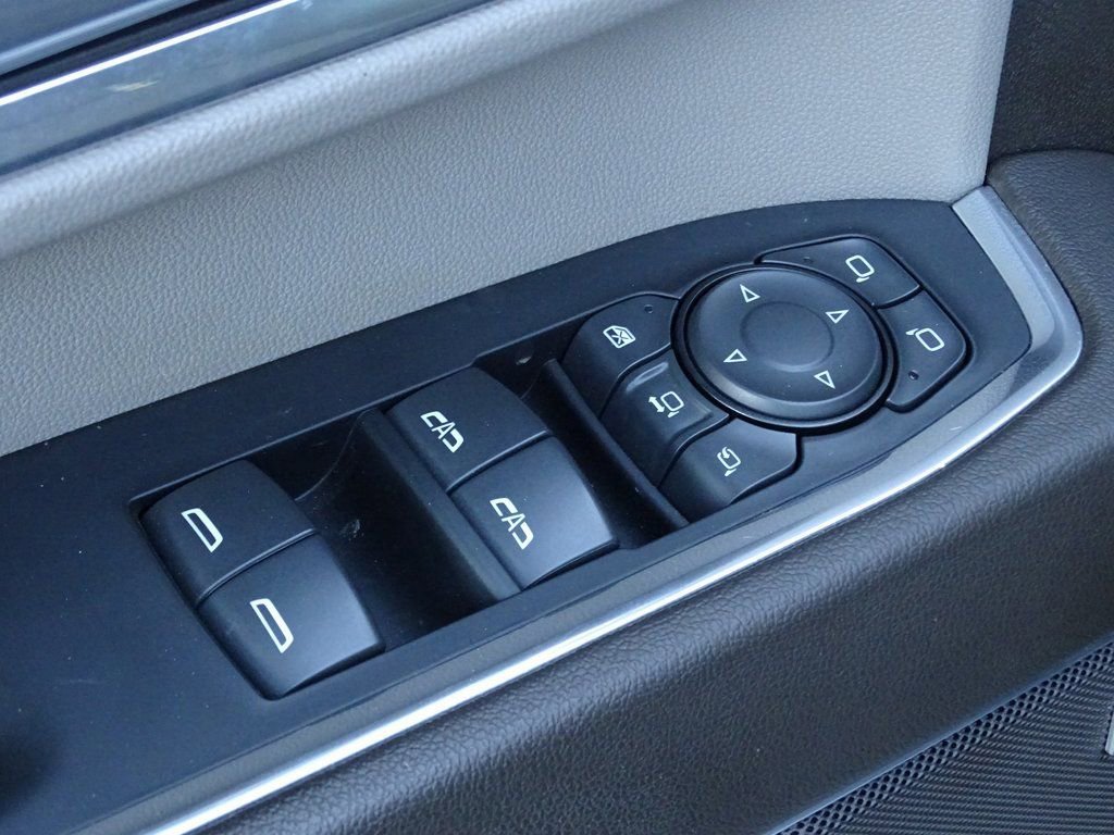 Used 2024 GMC Sierra 2500 SLT w/ SLT Convenience Package image 12