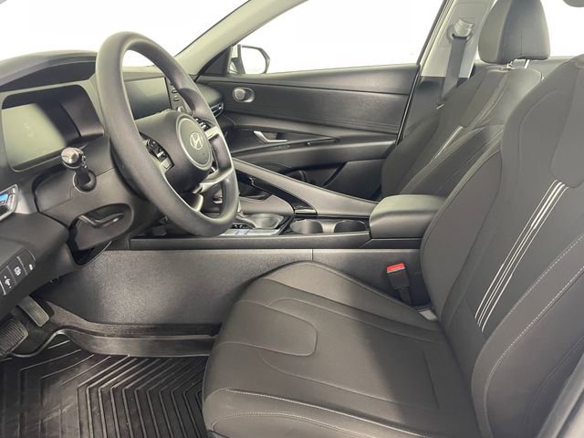 Used 2025 Hyundai Elantra Hybrid FWD image 2