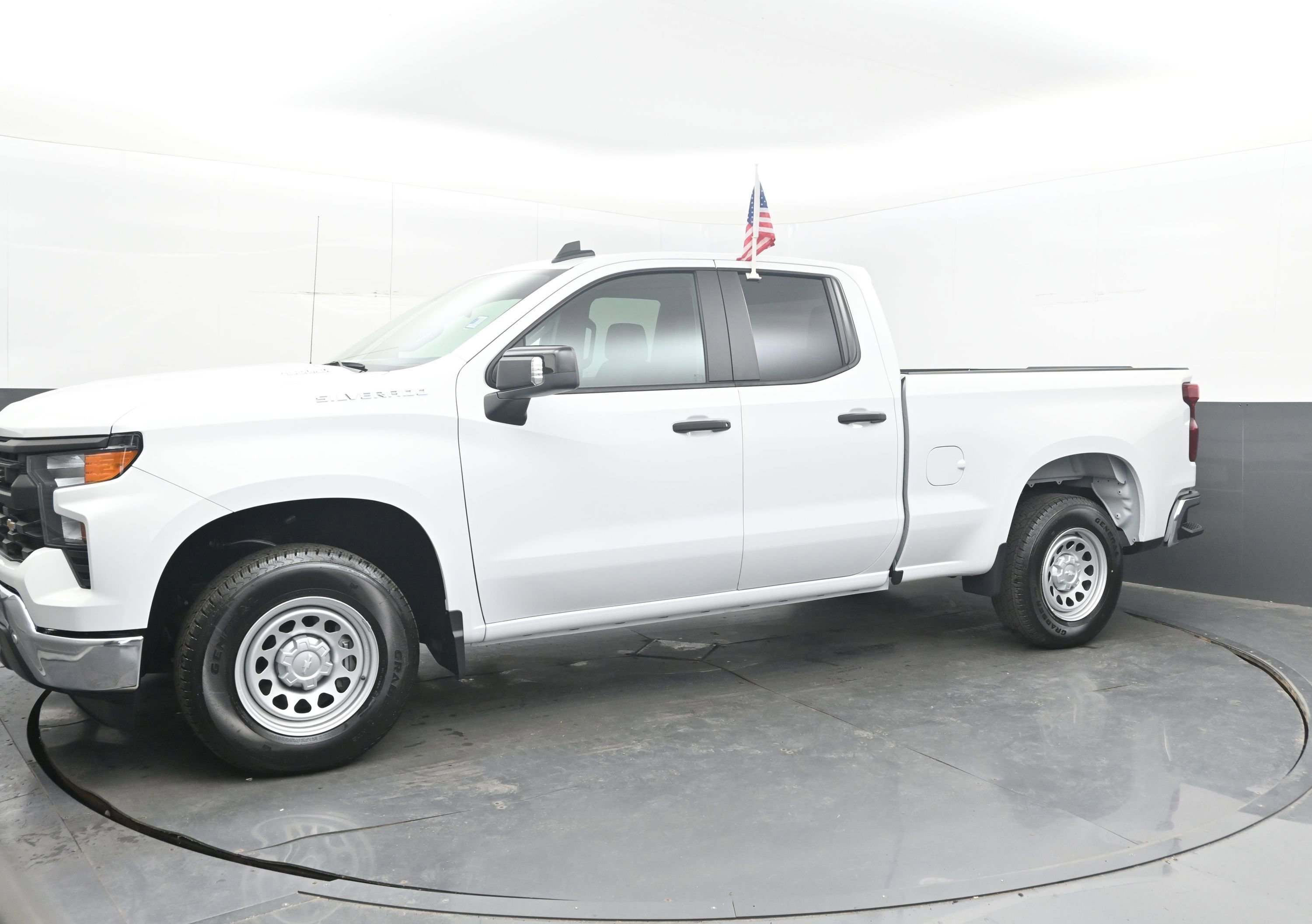 Used 2025 Chevrolet Silverado 1500 W/T w/ WT Safety Package RWD image 5