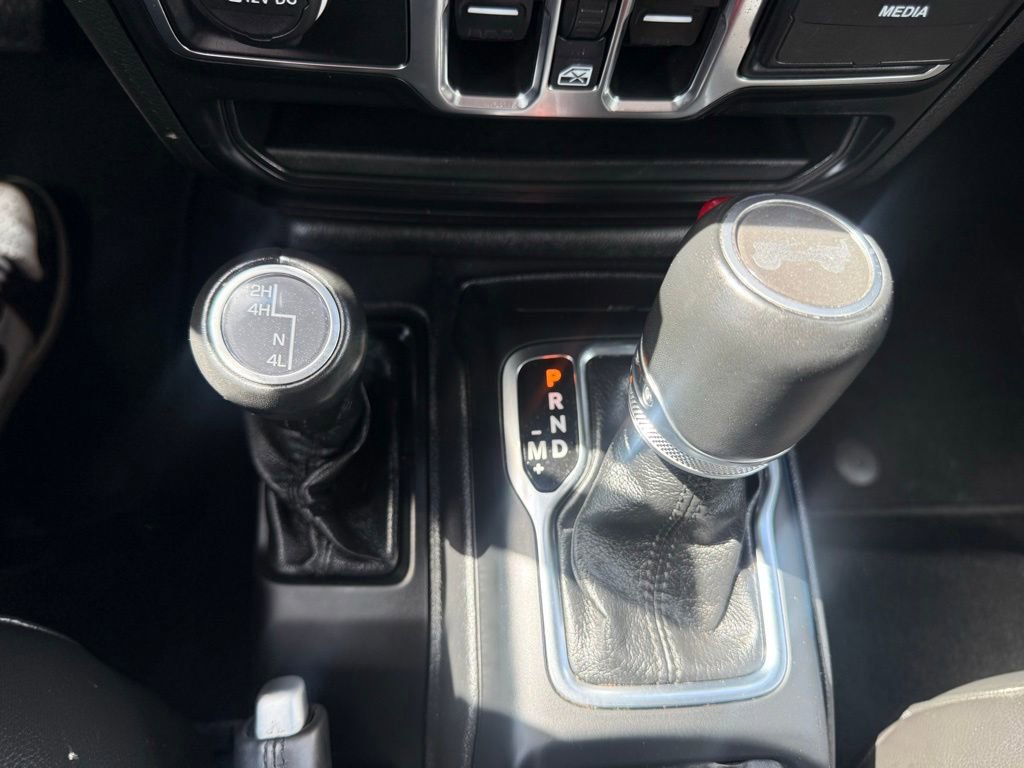 Used 2022 Jeep Wrangler Unlimited Sahara AWD/4WD image 26