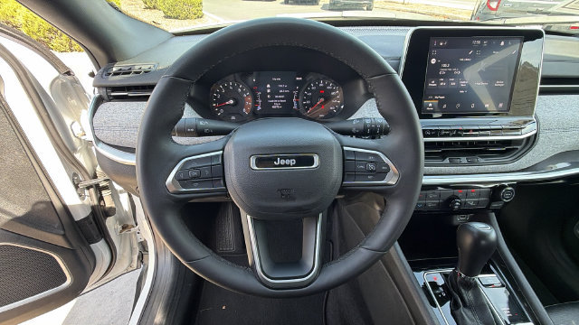 Used 2025 Jeep Compass Latitude AWD/4WD image 26
