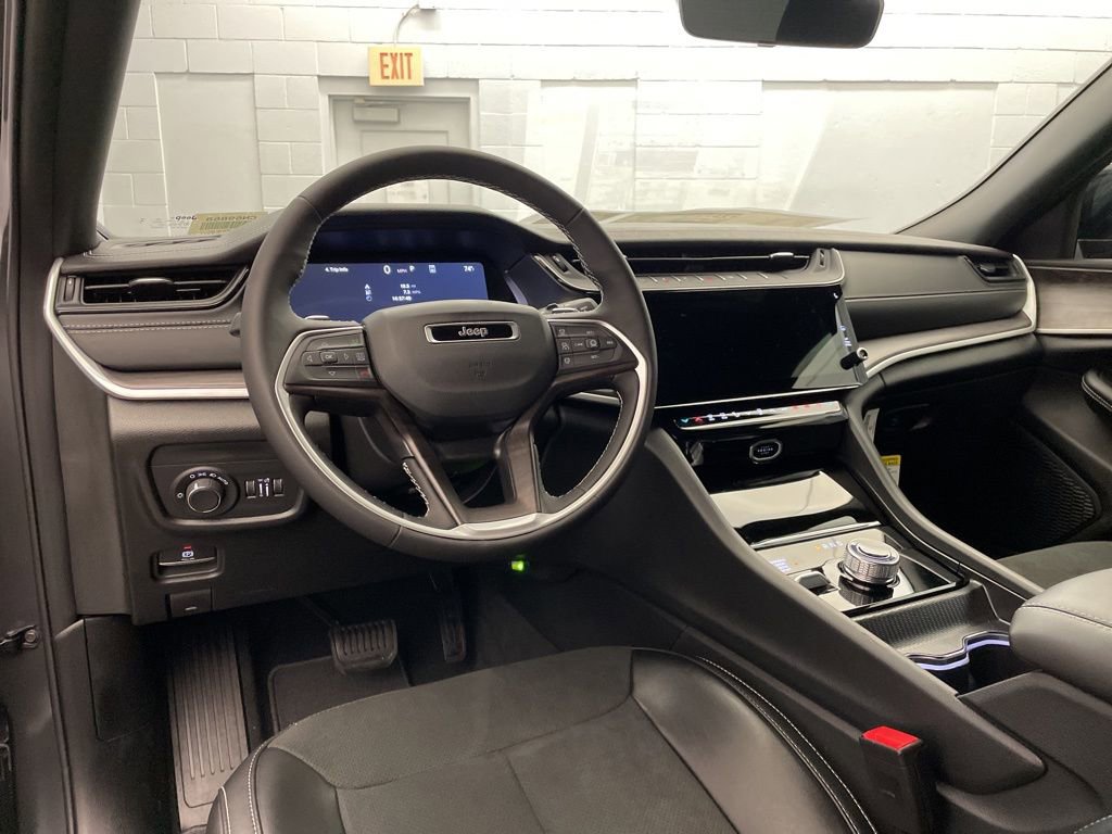 New 2026 Jeep Grand Cherokee Altitude image 9