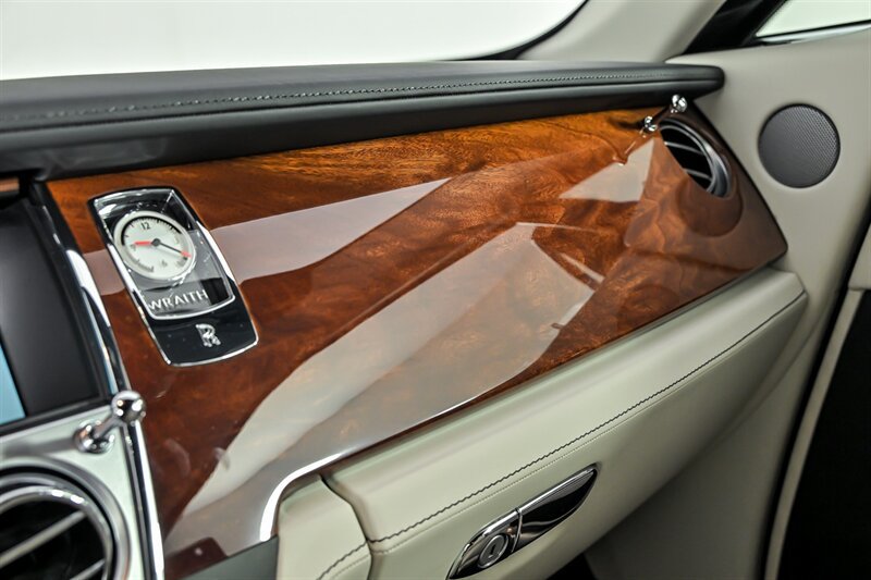 Used 2015 Rolls-Royce Wraith RWD image 34