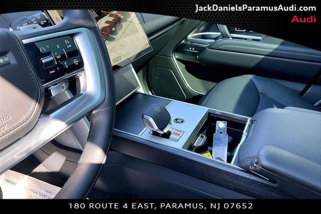 Used 2025 Land Rover Range Rover SE image 12