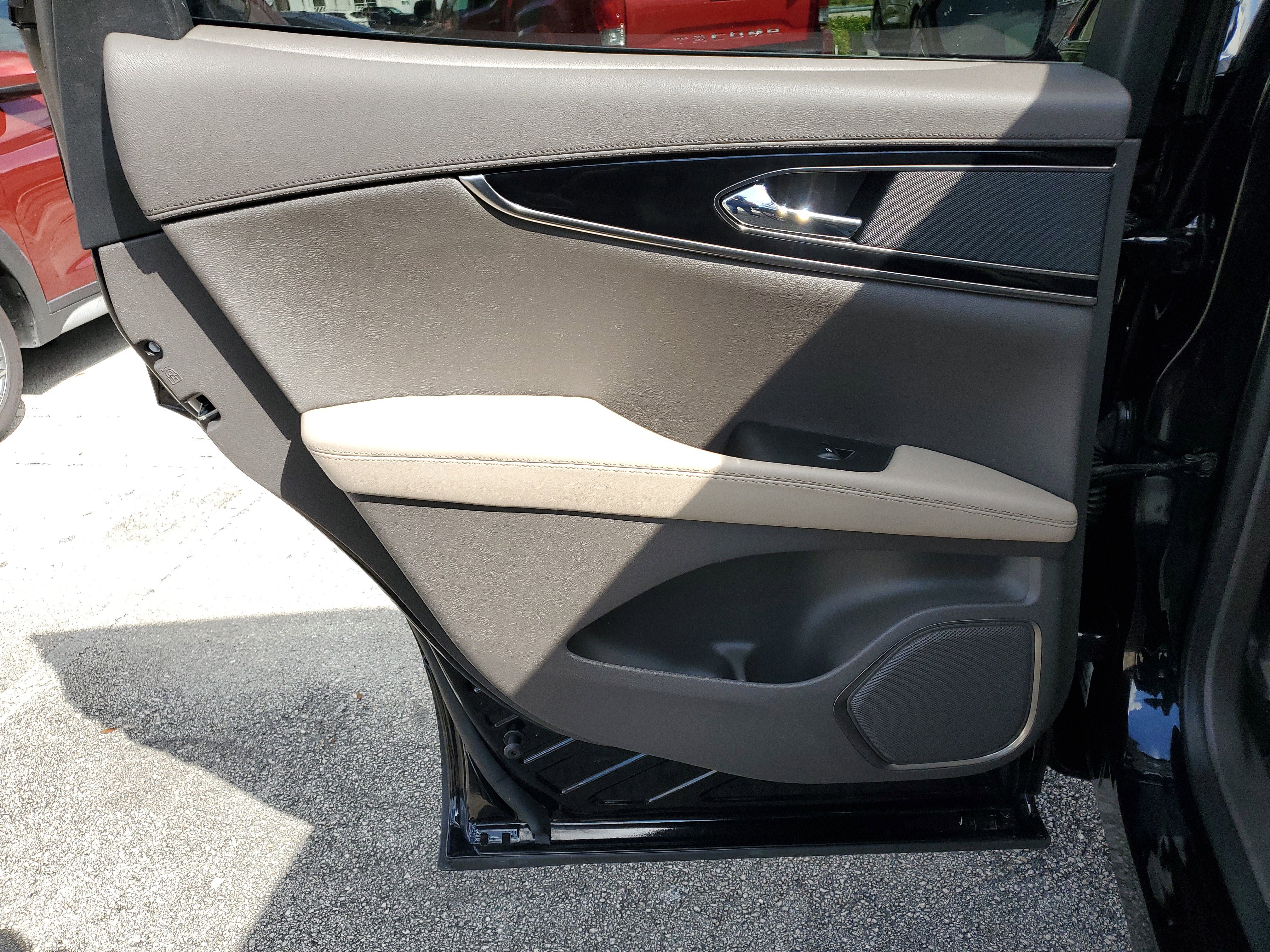 Certified 2022 Lincoln Nautilus FWD w/ Premium Package image 12