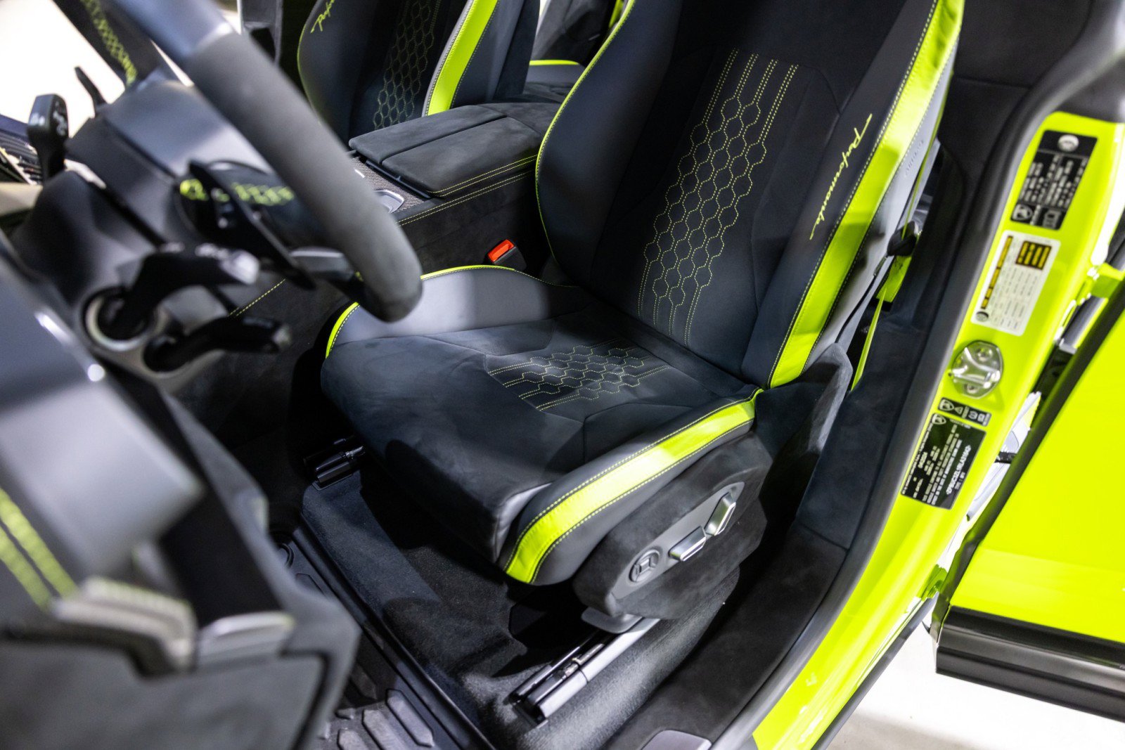 Used 2024 Lamborghini Urus Performante image 38