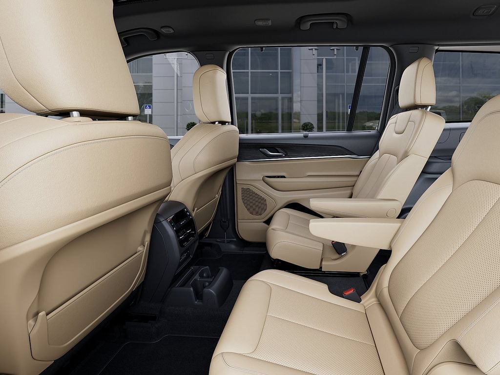 New 2025 Jeep Grand Cherokee L Limited w/ Luxury Tech Group II AWD/4WD image 23