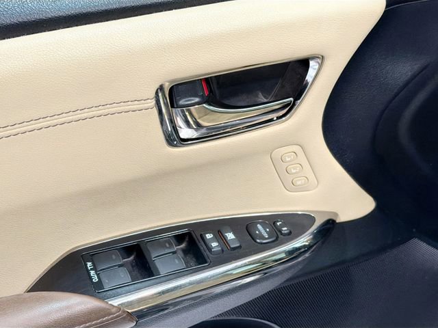 Used 2013 Toyota Avalon Limited image 15