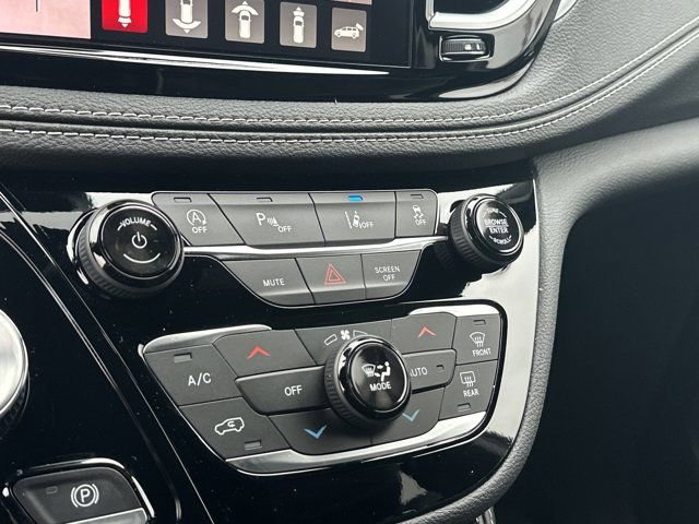 New 2026 Chrysler Pacifica Limited image 29