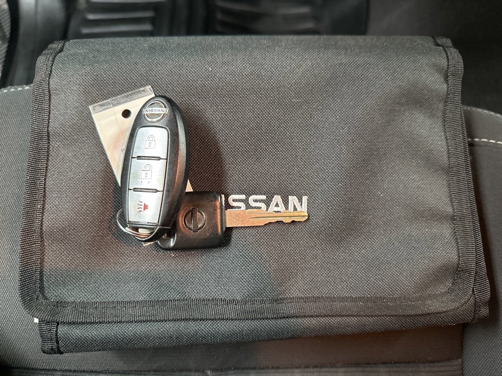 Used 2017 Nissan Titan SV image 32