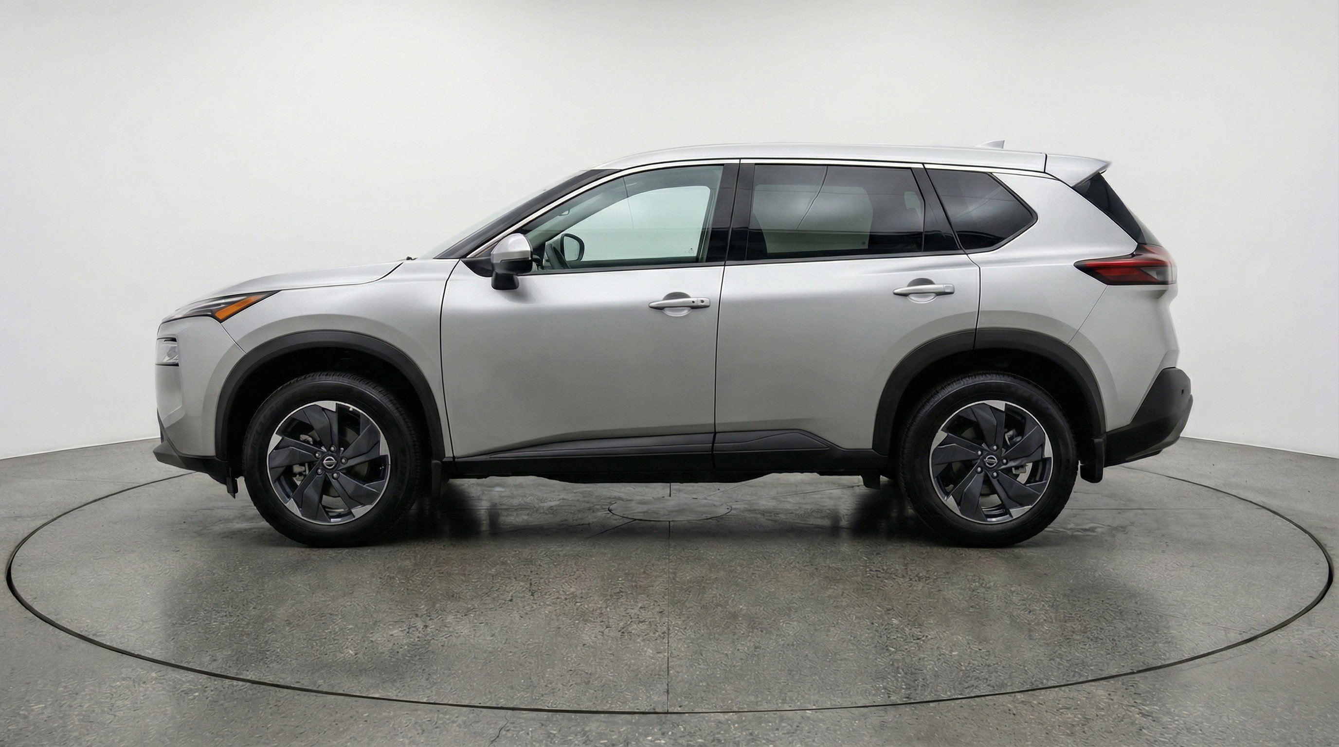 Used 2025 Nissan Rogue SV FWD image 5