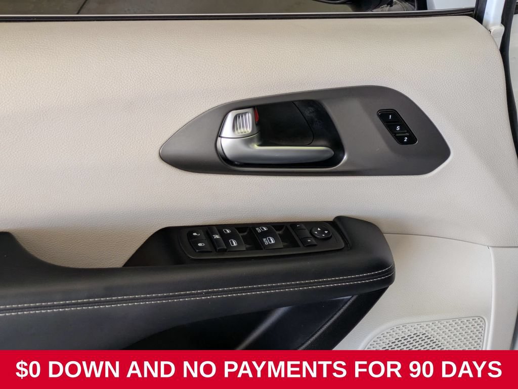 Used 2024 Chrysler Pacifica Touring-L FWD image 13