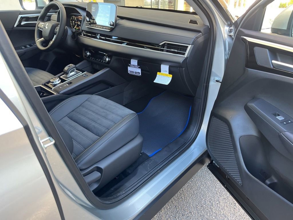 New 2025 Mitsubishi Outlander SE image 20