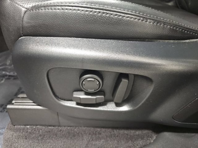 Used 2018 Land Rover Discovery SE AWD/4WD image 15