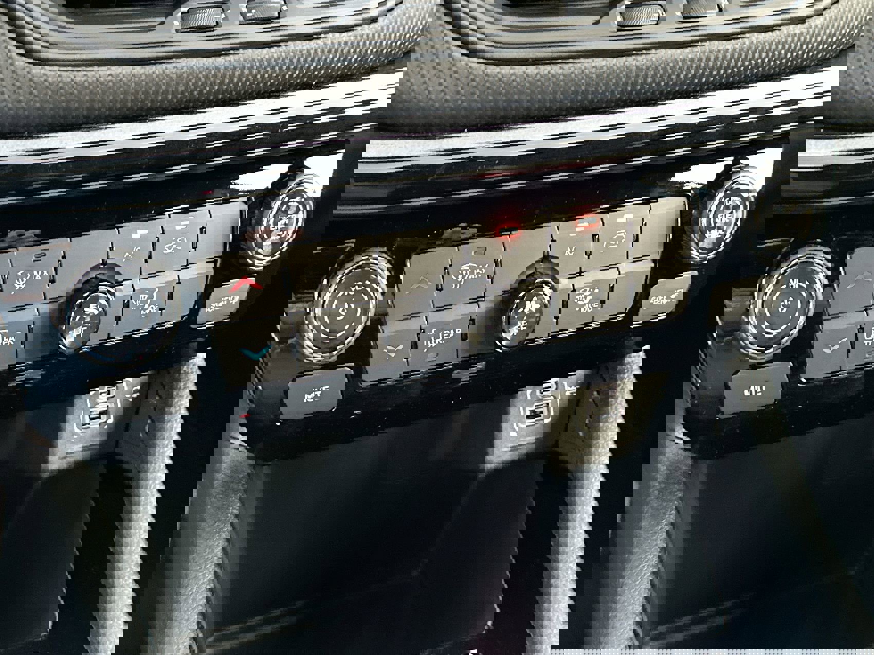 New 2026 Jeep Compass Latitude image 18