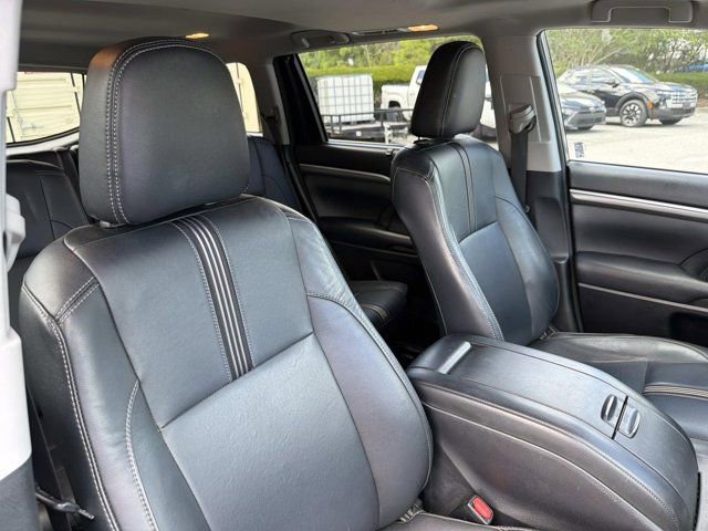 Certified 2018 Toyota Highlander SE FWD image 17