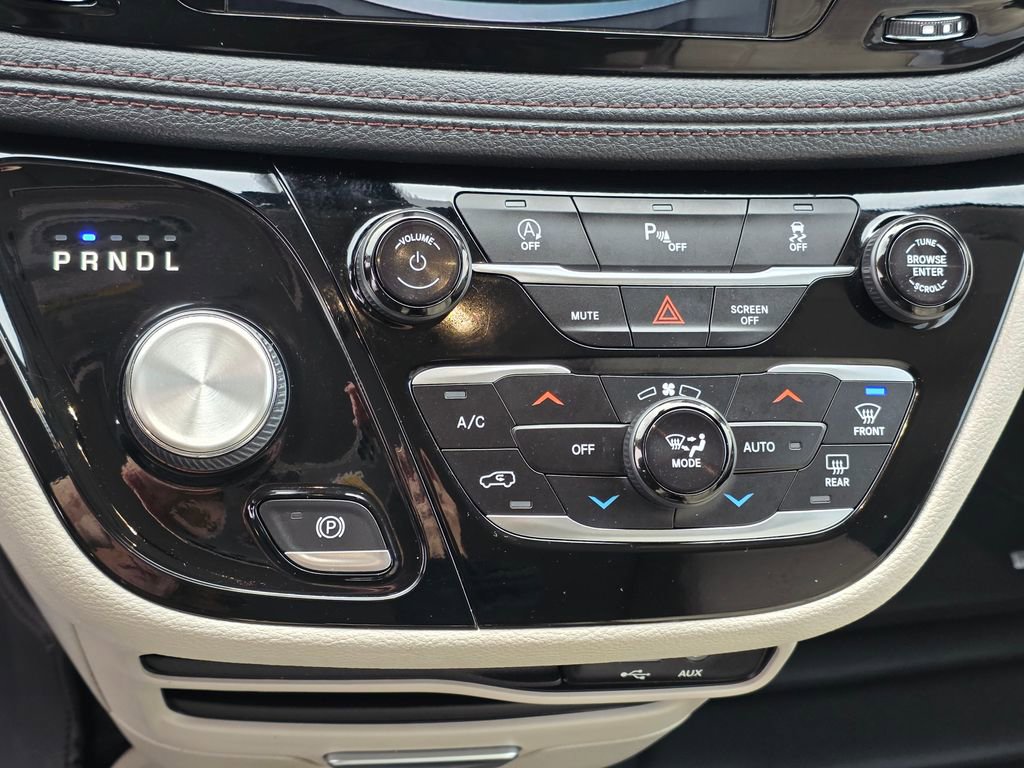 Used 2020 Chrysler Pacifica Limited image 24