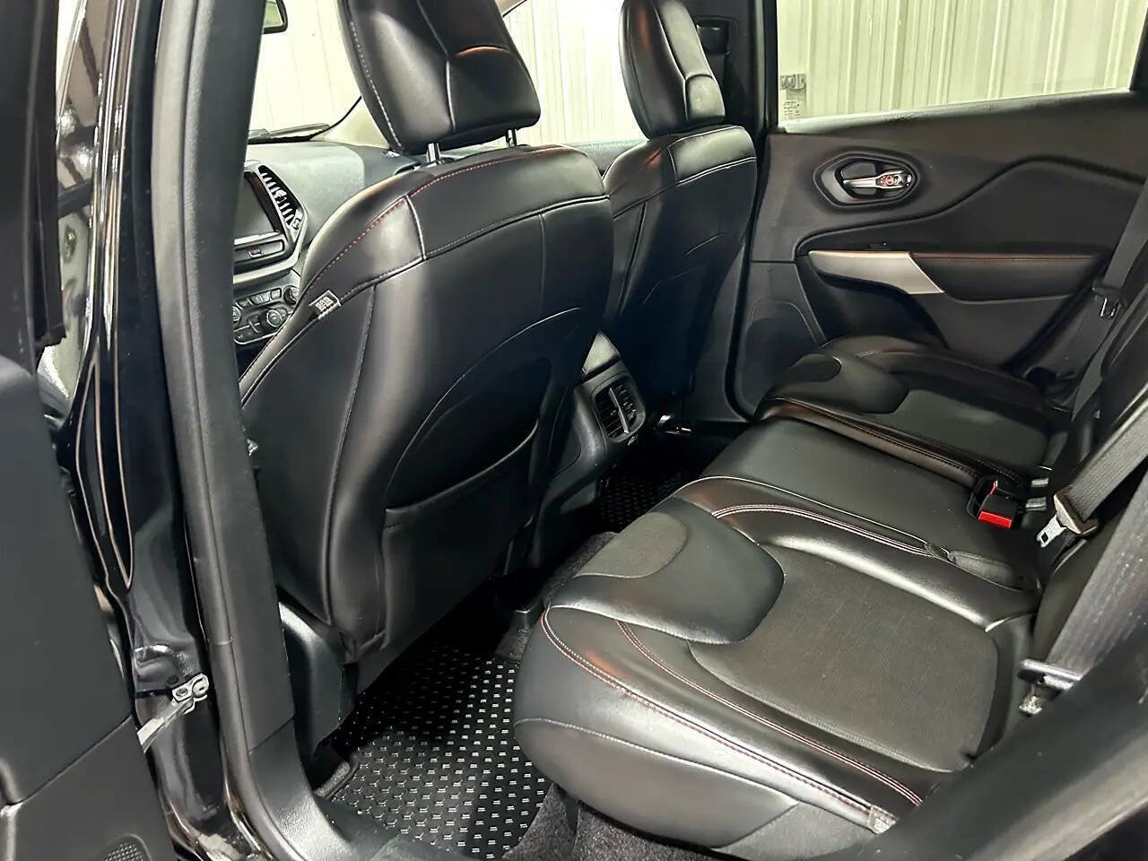 Used 2018 Jeep Cherokee Trailhawk w/ Cold Weather Group image 24